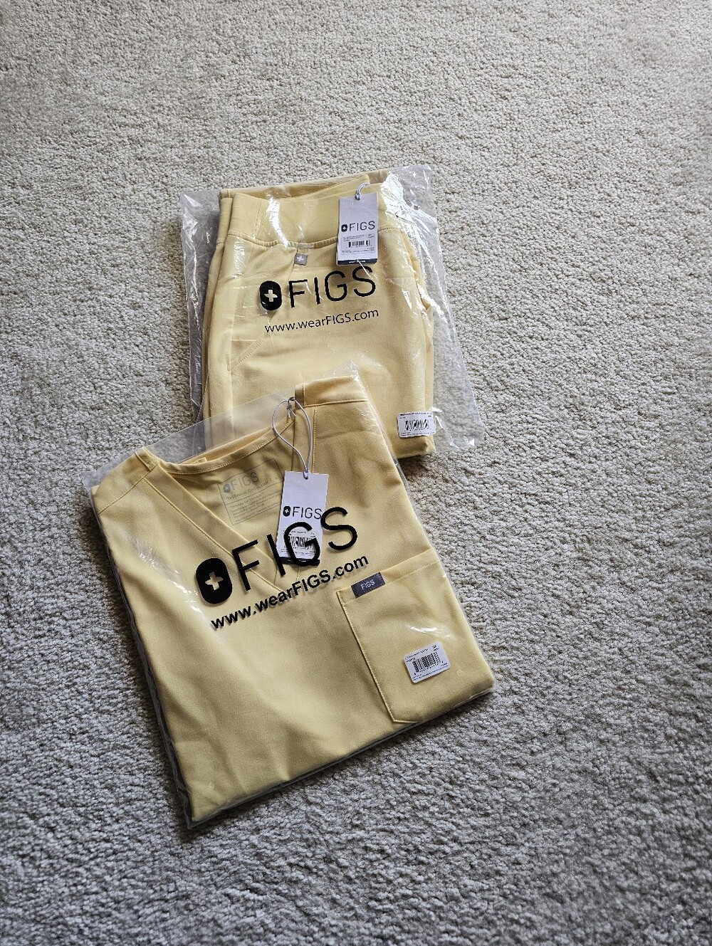 FIGS BUTTER YELLOW ZAMORA JOGGER SCRUB SET. - Picture 2 of 6